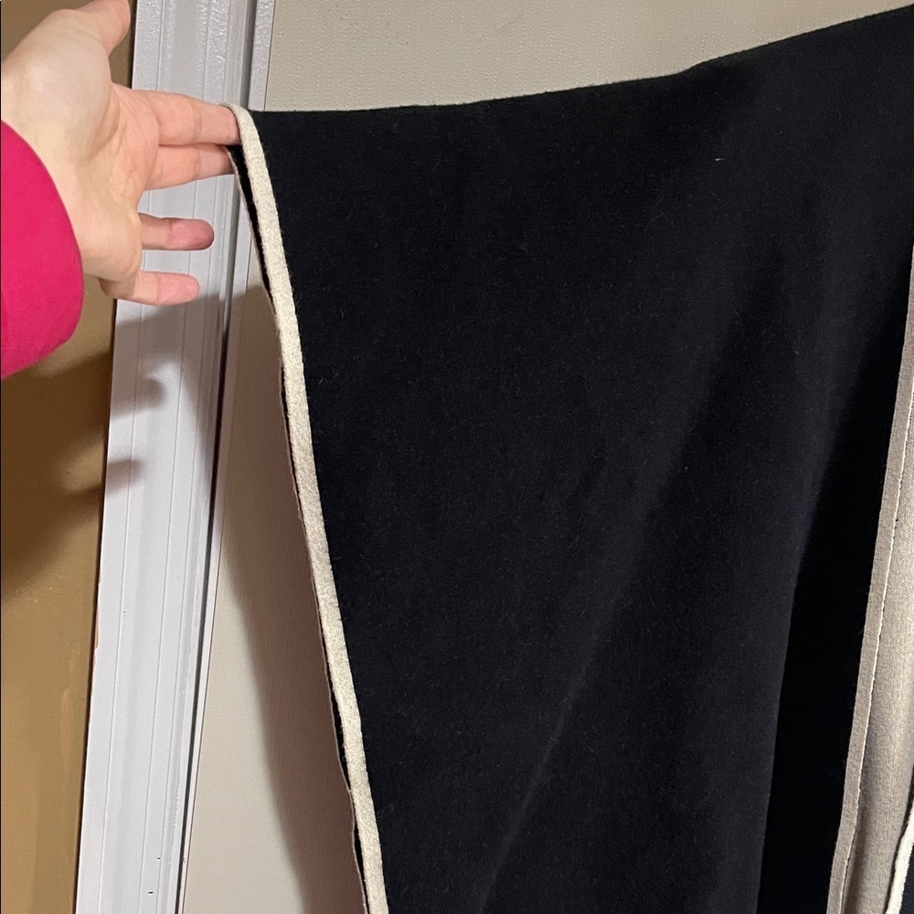 Kerisma Reversible Two Tone Elegant Black and Cream Women’s Poncho Wrap Like New - Picture 6 of 9